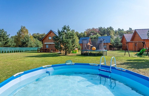 Sarbsk House | Cosy apartment in villa for 6 guests with pool, patio, pets allowed, panoramic view and parking
