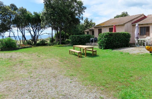 Casamozza House | Cosy apartment in villa for 4 guests with WIFI, terrace and parking