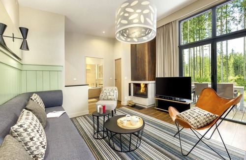 Hattigny House | Cosy apartment in villa for 8 guests with WIFI, pool, TV and terrace