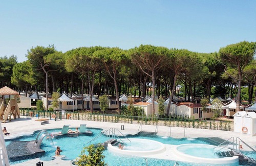 Cavallino-Treporti House | Cosy apartment in villa for 6 guests with WIFI, A/C, pool, TV and terrace