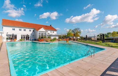 Nunspeet House | Cosy apartment in villa for 4 guests with pool, WIFI, TV, terrace and parking