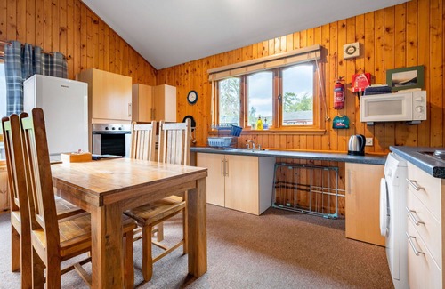 Glen Urquhart House | Cosy apartment in villa for 6 people with WIFI, TV and pets allowed