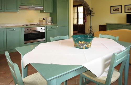 Pomarance House | Cosy apartment in villa with hot tub, WIFI, pool, A/C, TV, patio, pets allowed and parking