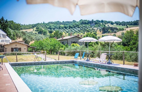 Lidarno Villa | Cosy apartment in villa for 6 people with WIFI, pool, TV, patio, pets allowed and parking