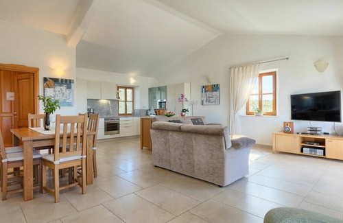 Bibali House | Cosy apartment in villa for 5 people with pool, WIFI, A/C, TV and terrace