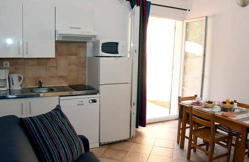 Pineto House | Cosy apartment in villa for 6 guests with pool, WIFI, A/C, TV, terrace, pets allowed and parking