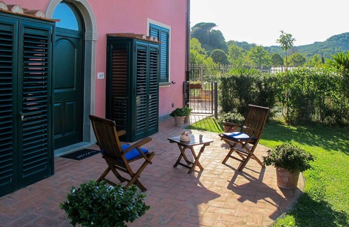 San Michele di Moriano Villa | Cosy apartment in villa for 5 guests with WIFI, pool, A/C, TV and terrace