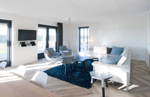 Tholen House | Cosy apartment in villa for 8 guests with WIFI, TV, terrace and parking