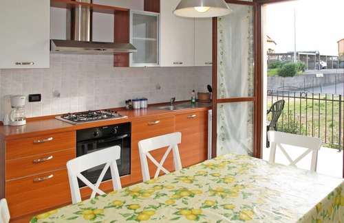 Cipressa Apartment | Cosy apartment for 6 people with WIFI, TV, balcony and pets allowed