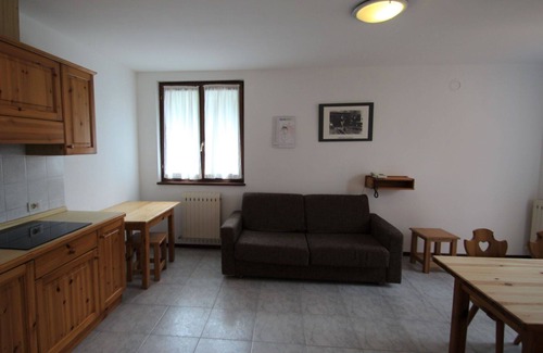 Ledro Apartment | Cosy apartment with pool, WIFI, TV, terrace, pets allowed and parking, close to Riva Del Garda