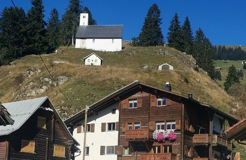 Tavanasa Apartment | Cosy apartment with mountain view