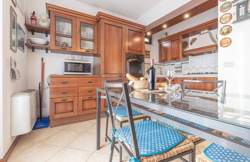 Loreto Apartment | Cosy apartment with WIFI, A/C, TV, terrace, pets allowed, panoramic view, close to Porto Recanati