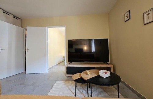 Terrenoire Apartment | cosy appartement RDC