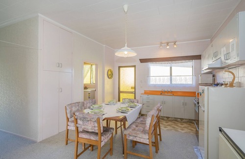 Cooks Beach Cottage | Cosy at Cooks - Cooks Beach Downstairs Unit
