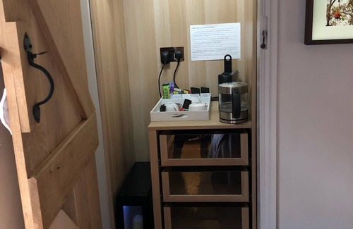 Brentwood House | Cosy barn conversion - double room in peaceful, private space