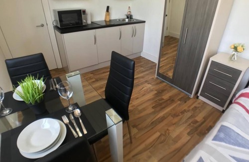 South Bermondsey Apartment | Cosy Bedromdsey Southwark Apartment: Plush Studio
