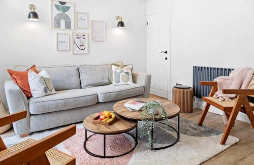Southsea House | Cosy & Bright Home with Backyard in Southsea Portsmouth