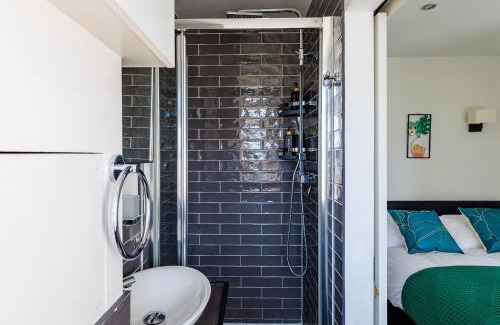 Brixton Apartment | Cosy City Forest - Brixton