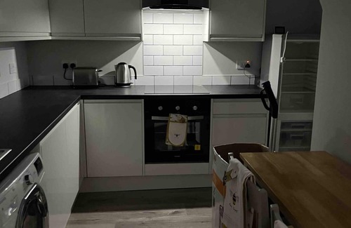 Bury House | Cosy Comfortable 6 Bed House