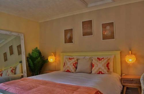 Briston House | Cosy Cottage, dog friendly with wood burner
