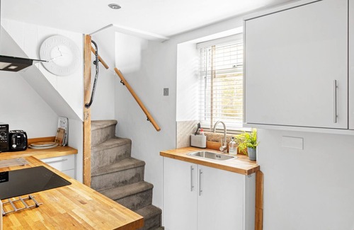 Crich Cottage | Cosy cottage in charming Crich, Log Burner, Peak District - Pet Friendly