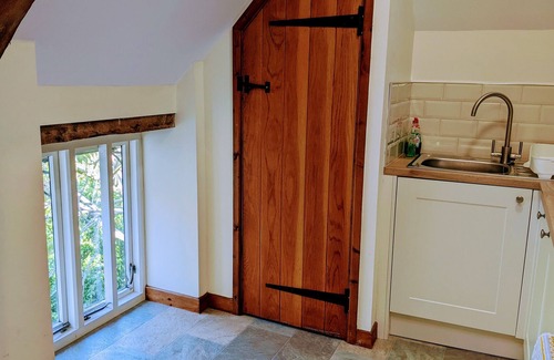 Clytha Cabin | Cosy cottage on a farm, close to the Brecon Beacons and Abergavenny