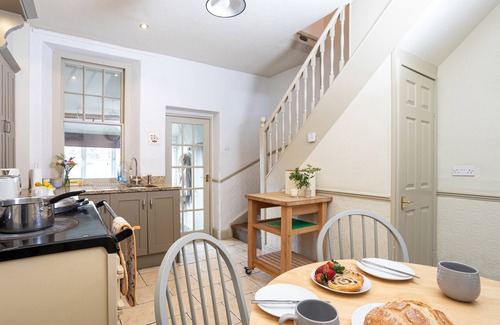 Ingleton Cottage | Cosy cottage with Aga, village centre, pet friendly, short walk to Ingleborough