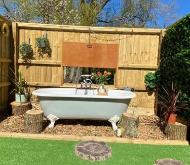 Ventnor Apartment | Cosy dog friendly lodge with an outdoor bath on the Isle of Wight