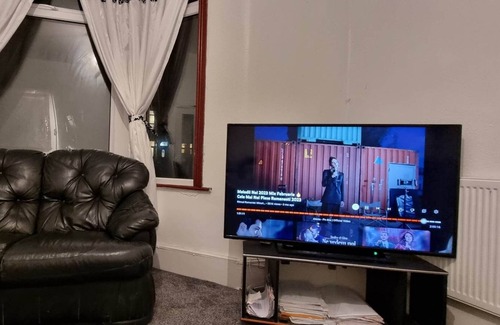 Valentines House | Cosy Double Bedroom in a Vibrant Neighbourhood