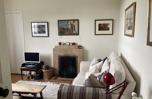 Crieff Cottage | Cosy ex-farm workers cottage in glorious countryside -sleeps 4+ 1 child.