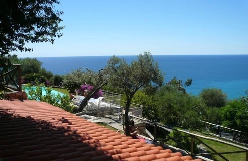 Finale Ligure Apartment | Cosy flat with parking and a view