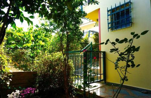 Anavyssos House | Cosy guest house with private yard
