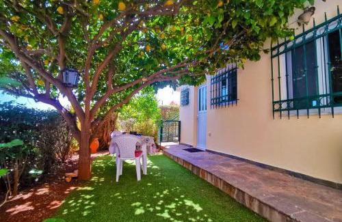 Anavyssos House | Cosy guest house with private yard