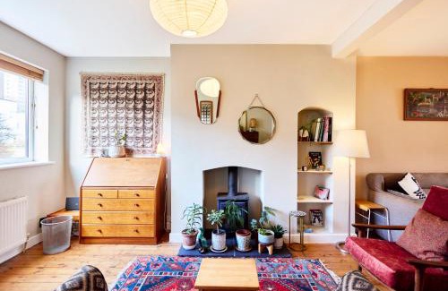 Chapeltown House | Cosy home in Chapel Allerton Area - Peaceful Street, Free Parking