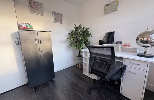 Kettering House | Cosy home, perfect for work contractors and families found in Kettering.