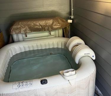 La Riviere-Saint-Sauveur House | Cosy maison 3 chambres Honfleur jardin, parking privé et jacuzzi