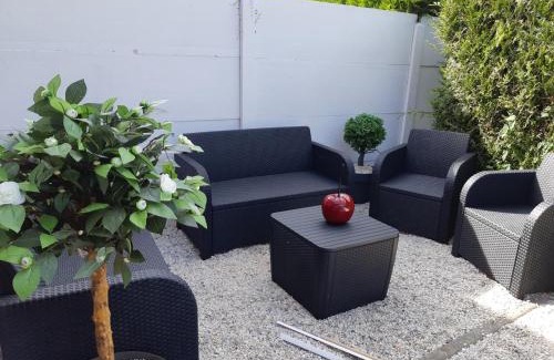 La Riviere-Saint-Sauveur House | Cosy maison 3 chambres Honfleur jardin, parking privé et jacuzzi