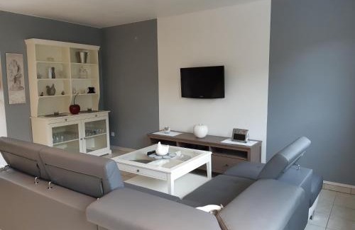 La Riviere-Saint-Sauveur House | Cosy maison 3 chambres Honfleur jardin, parking privé et jacuzzi