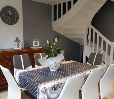 La Riviere-Saint-Sauveur House | Cosy maison 3 chambres Honfleur jardin, parking privé et jacuzzi