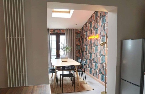 Belfast City Centre Apartment | Cosy & Modern Family Style House