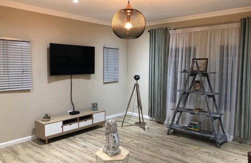 Nelspruit Apartment | Cosy & Modern home ideal for your Lowveld stay