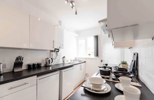 Doncaster House | Cosy Room in Doncaster Shared House With Kitchen