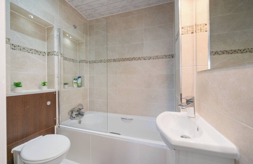 Tooting Apartment | Cosy & Simple Stay – The Perfect London Base, with Easy Tube to Top Attractions.