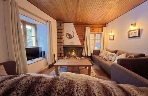 Les Brevieres Ski Chalet | Cosy ski chalet 50 metres from the slopes and lifts of Tignes