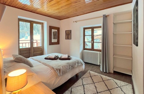 Les Brevieres Ski Chalet | Cosy ski chalet 50 metres from the slopes and lifts of Tignes