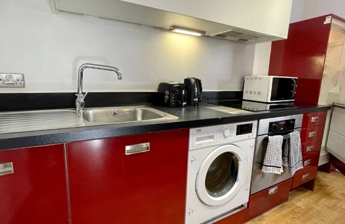 The Westside Apartment | Cosy, spacious flat in City Centre with Netflix