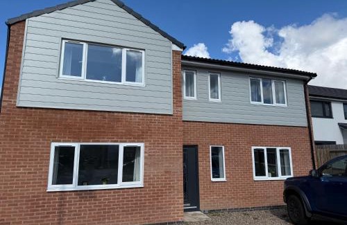 Edwinstowe House | Cosy Staff, Large 6-bedroom Detached house