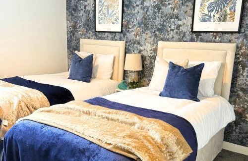 Edwinstowe House | Cosy Staff, Large 6-bedroom Detached house