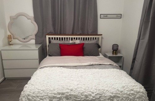 College Apartment | Cosy Stay in the Lord Host Apartment Next to a Arts Centre