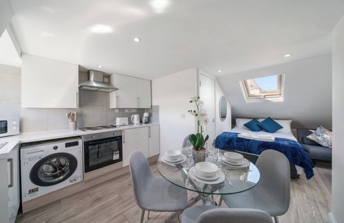 Tooting Apartment | Cosy Stay – The Perfect London Base, with Easy Tube to Top Attractions.